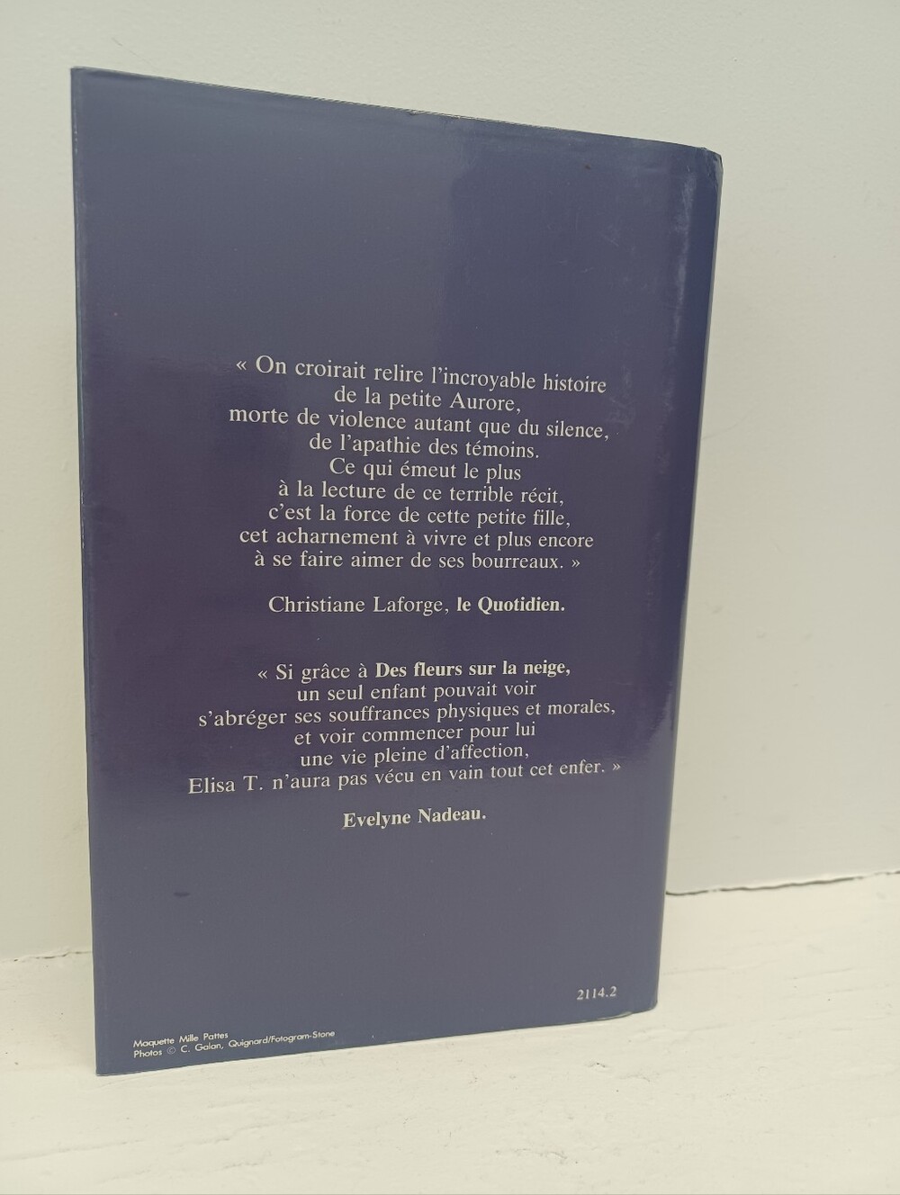 Des Fleurs Sur La Neige -  Elisa T (French) Hardcover - Picture 2 of 8